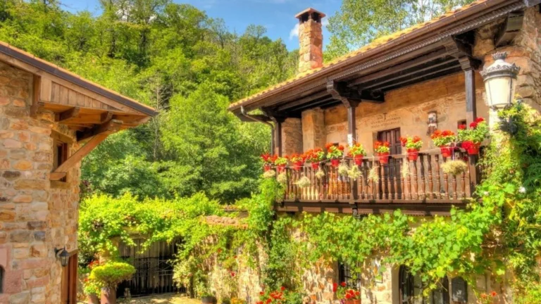 Ruta por pueblos medievales de Cantabria: Santillana, Potes y más