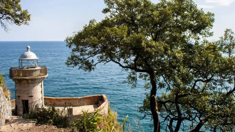 uta de los Faros de Cantabria: Paisajes Costeros y Miradores Espectaculares
